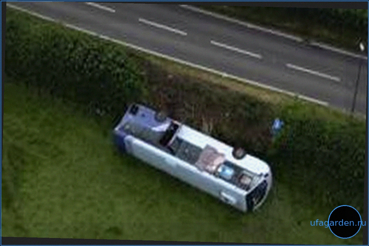 Major incident declared after bus crash near roundabout in Wales